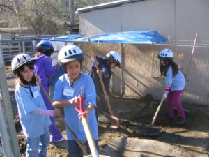 VR kids mucking